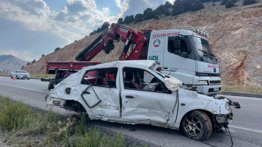 30 metrelik şarampole devrilen otomobilde 2 kişi hayatını kaybetti