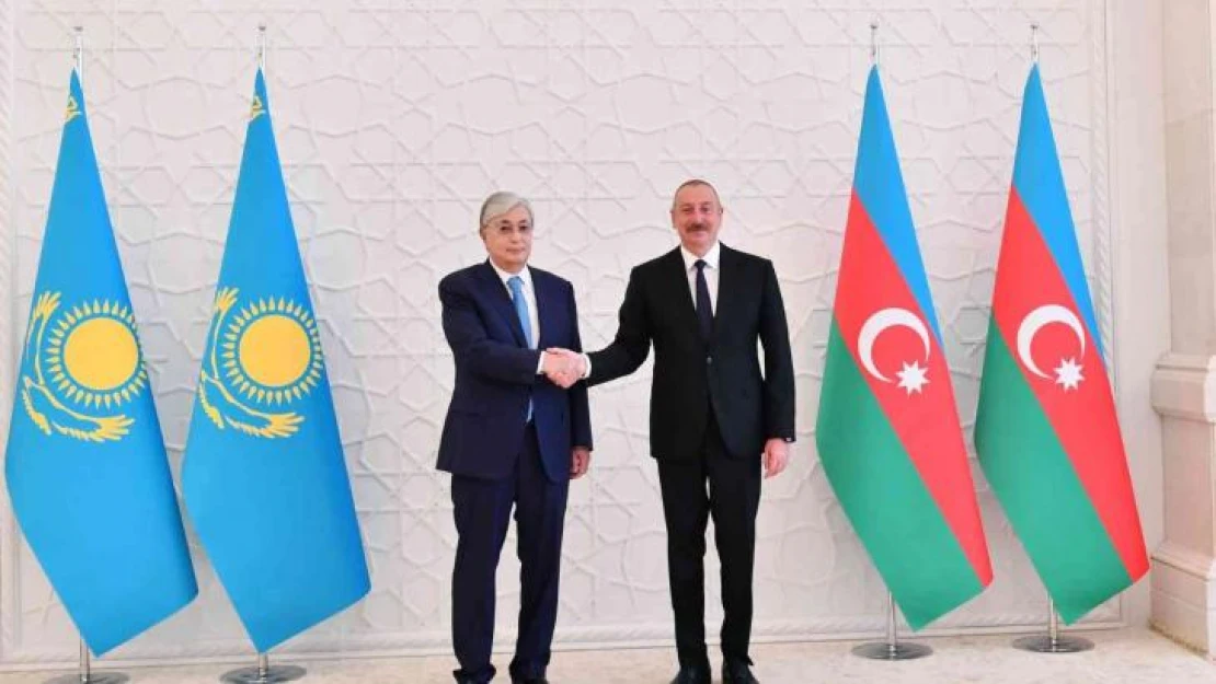 Aliyev, Kazakistan Cumhurbaşkanı Tokayev'i resmi törenle karşıladı