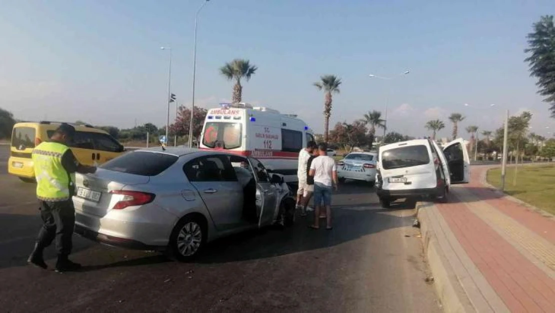 Antalya'ya tatile gelen kuzenler, dönüş yolunda birbirlerine çarptı