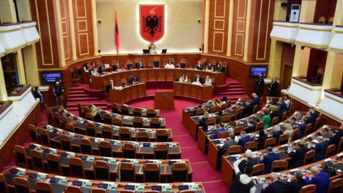 Arnavutluk'ta 3. tur Cumhurbaşkanlığı seçimi adaysız yapıldı