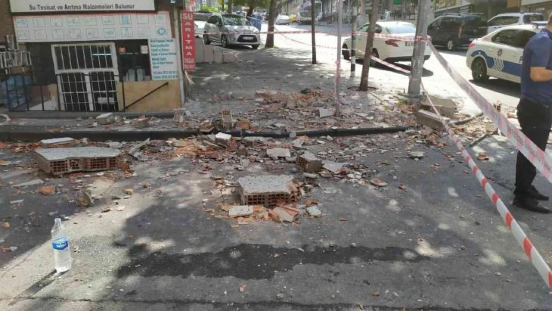 Bağcılar'da tadilat sırasında çöken balkonla birlikte yere düşen işçi hayatını kaybetti