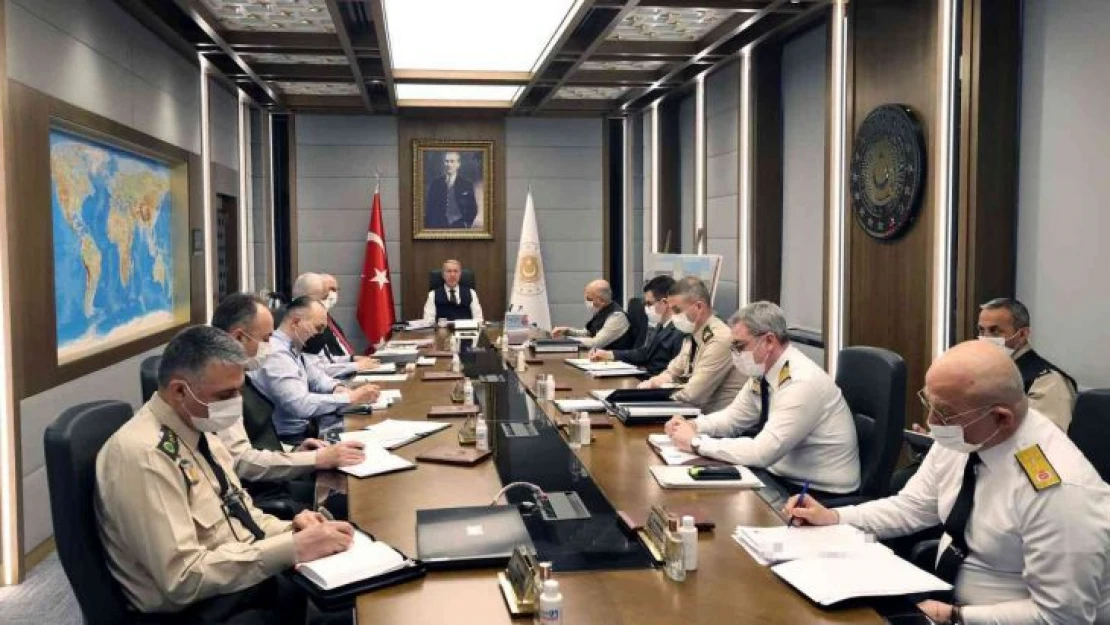 Akar, kuvvet komutanları ile video telekonferans toplantısı yaptı