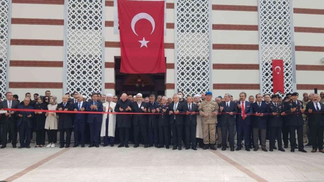 Bakan Soylu, şehidin adının verildiği caminin açılışını yaptı