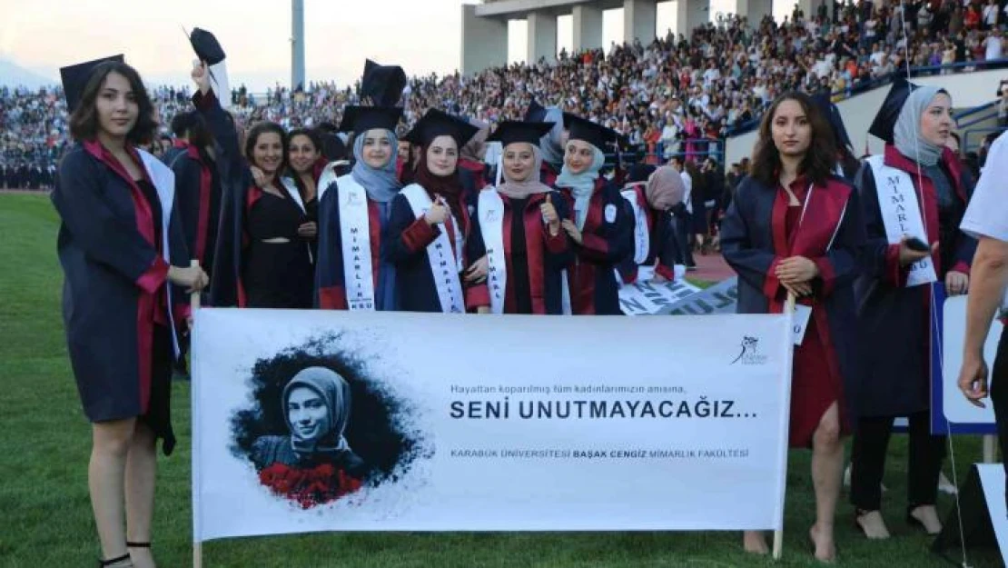 Başak Cengiz Mimarlık Fakültesi yeni ismiyle ilk mezunlarını verdi