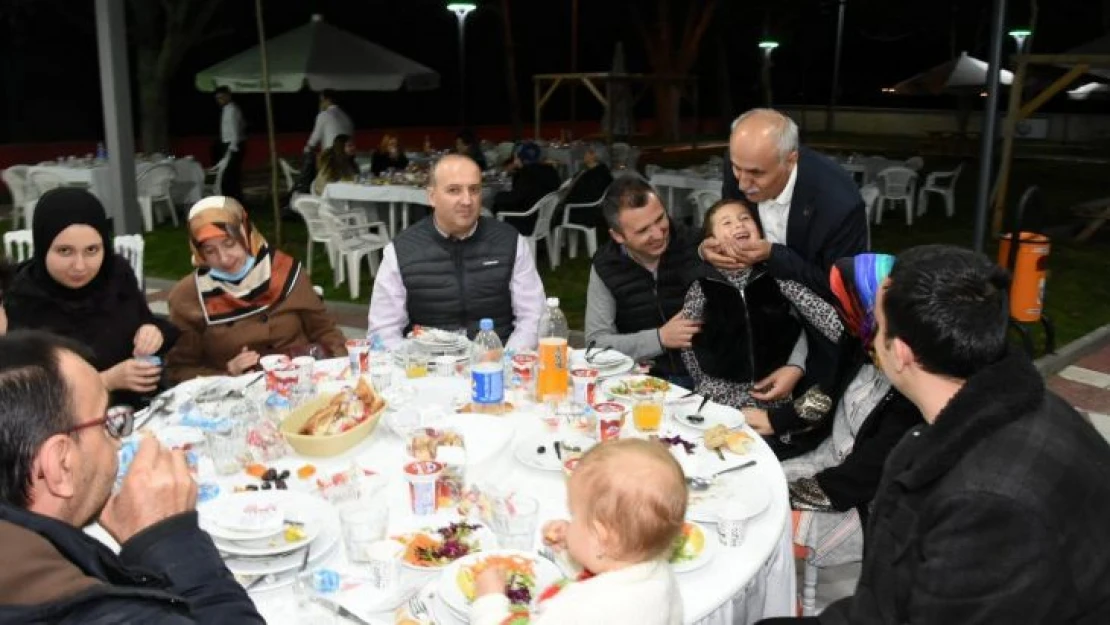 Başkan Aydın'dan belediye çalışanlarına iftar