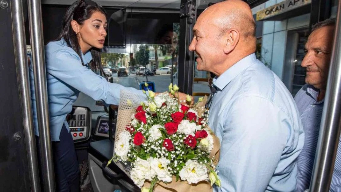 Başkan Soyer'den darp edilen kadın şoföre çiçekli sürpriz