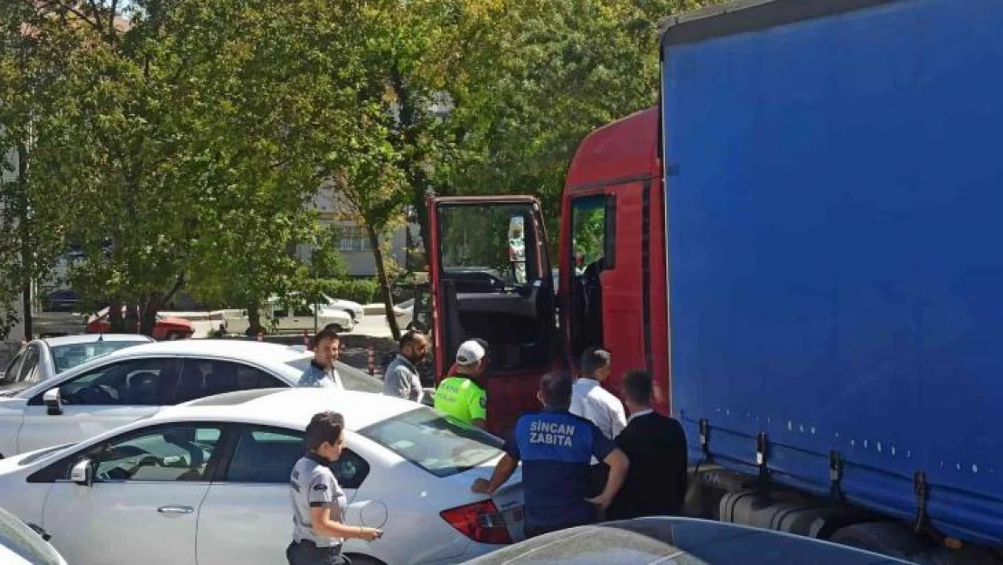 Başkentte belediye parkına bırakılan tır polisi alarma geçirdi