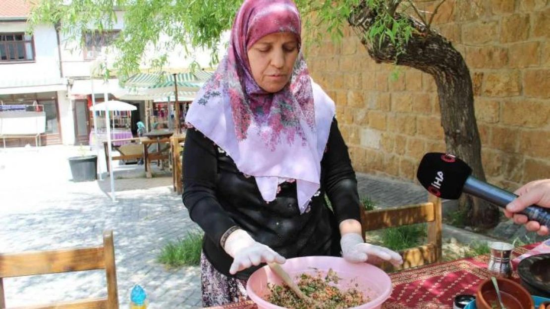Beypazarı'nın meşhur sarması ustasının elinden böyle yapılıyor