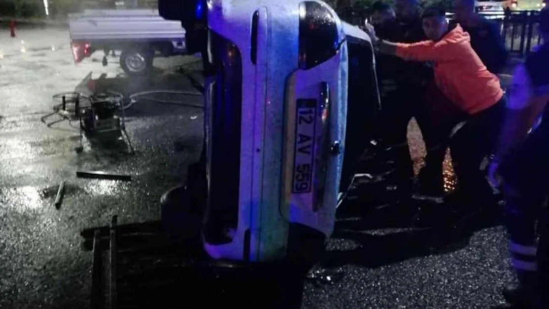 Bingöl'de kontrolden çıkan otomobil bariyerler çarptı: 2 ölü