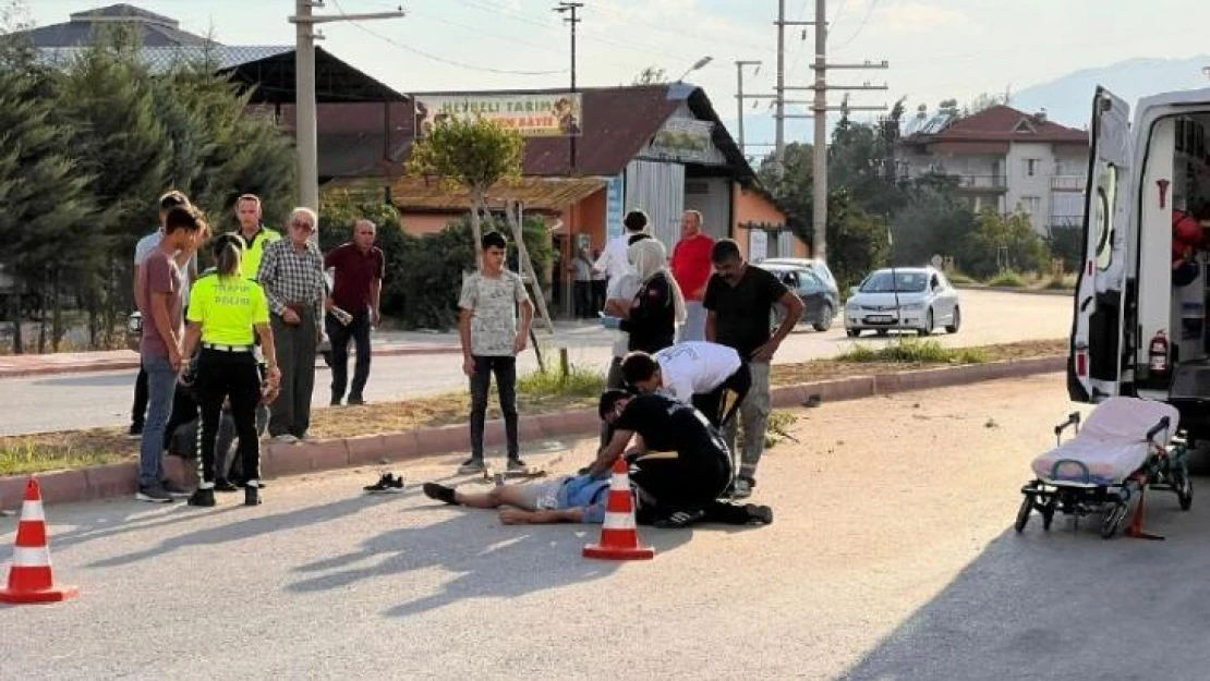 Burdur'da motosiklet refüje çarptı: 1'i ağır 2 yaralı