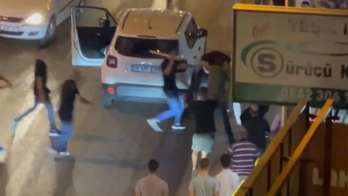 Bursa'da cadde ortasında akrabalarına böyle kurşun yağdırdı: 3 yaralı