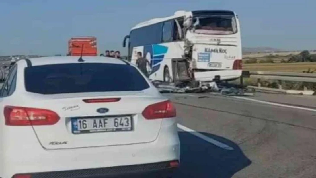 Bursa'da yakıt tankeri otobüse çarptı, facianın eşiğinden dönüldü