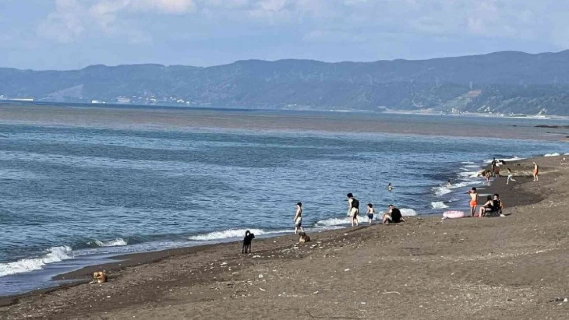 Çamur ve dalgaya aldırış etmediler