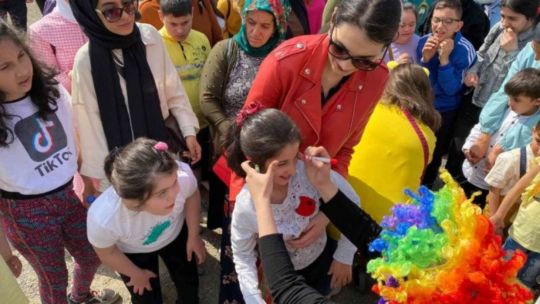 Çekmeköy'de engelli bireyler 'Engelsiz Yaşam Festivali'nde gönüllerince eğlendiler