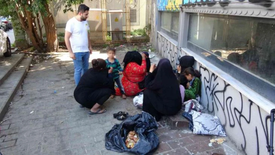 Çöpten yemek yeme numarasıyla duygu sömürüsü yapan dilenciler böyle yakalandı