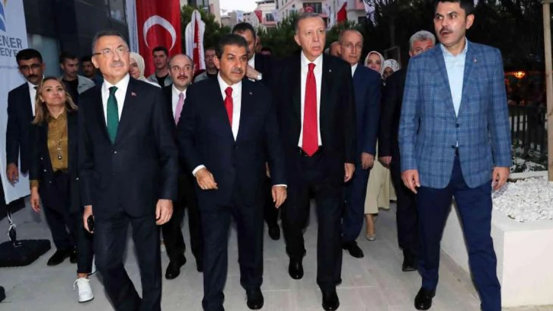 Cumhurbaşkanı Erdoğan, kentsel dönüşüm projesinde hak sahibi bir ailenin evine konuk oldu