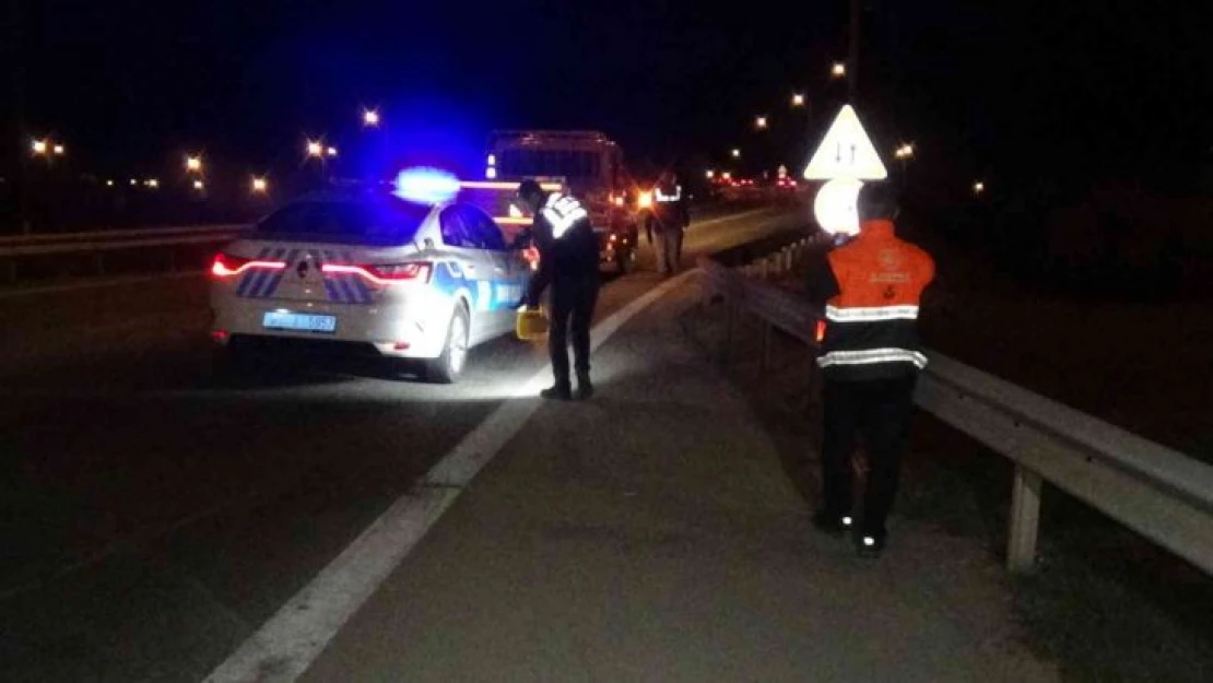 Düzce'de acı kaza: Oğlunun kullandığı tırın altında kalarak can verdi