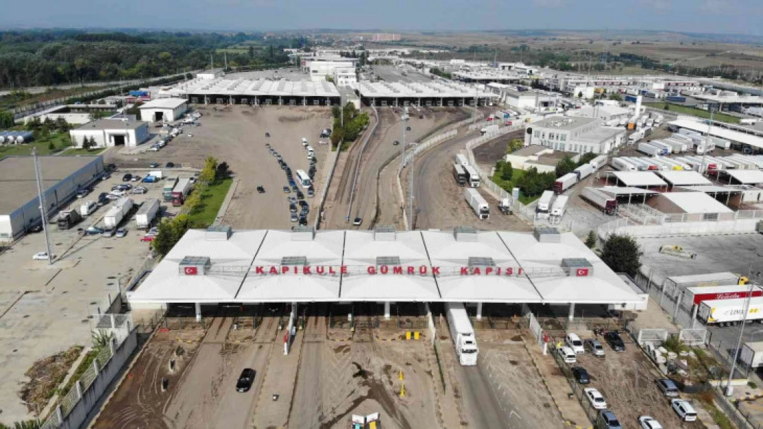 Edirne Kapıkule'deki su baskının ardından temizlik çalışmalarına başlandı