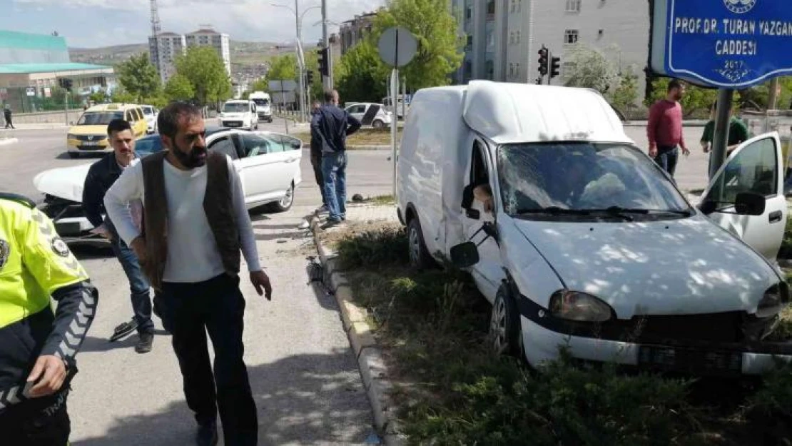 Elazığ'da trafik kazası: 4 yaralı