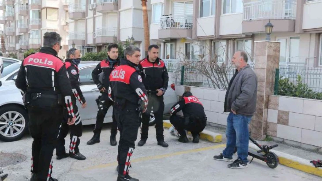 Emekli polis tartıştığı komşusunu silahla yaralayıp, parkta teslim oldu