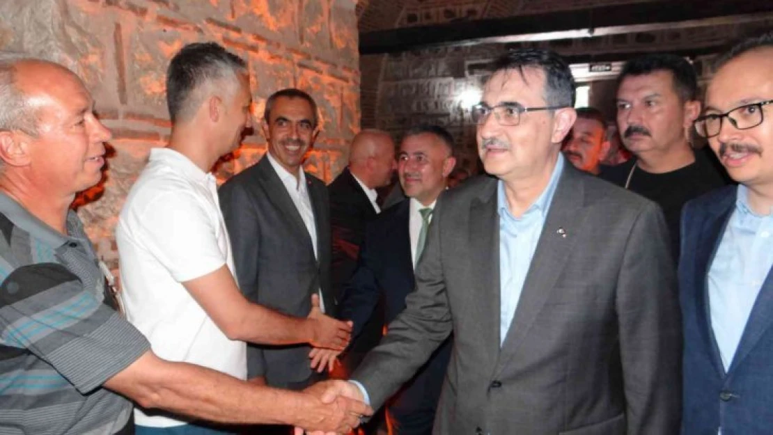 Enerji ve Tabii Kaynaklar Bakanı Dönmez selden etkilenen köylerin muhtarıyla bir araya geldi
