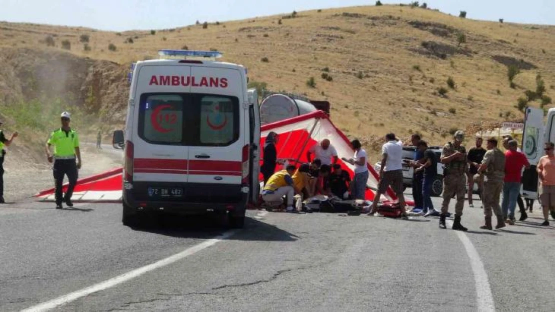 Gercüş'te 2 yamaç paraşütçüsü yere çakılarak ağır yaralandı