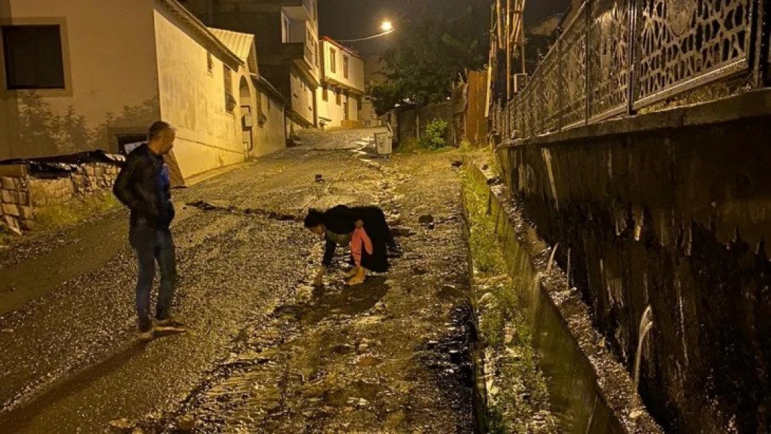 Hakkari'deki su taşkını korkuttu