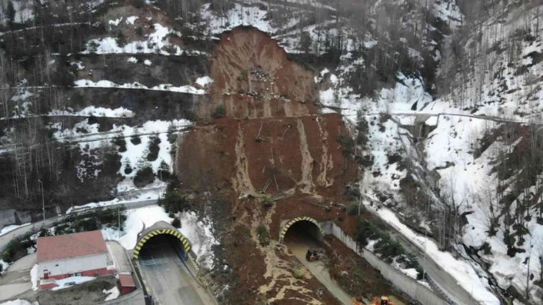 Heyelan sebebiyle kapanan Bolu Dağı Tüneli'nde çalışmalar sürüyor