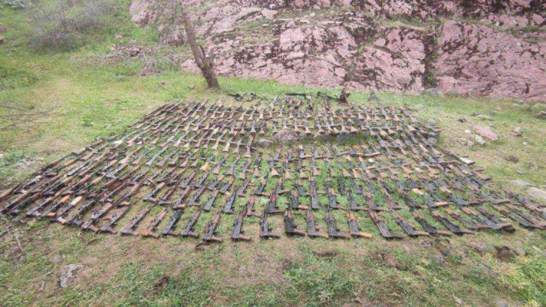Irak'ın kuzeyinde terör örgütü PKK'ya ait çok sayıda silah ele geçirildi