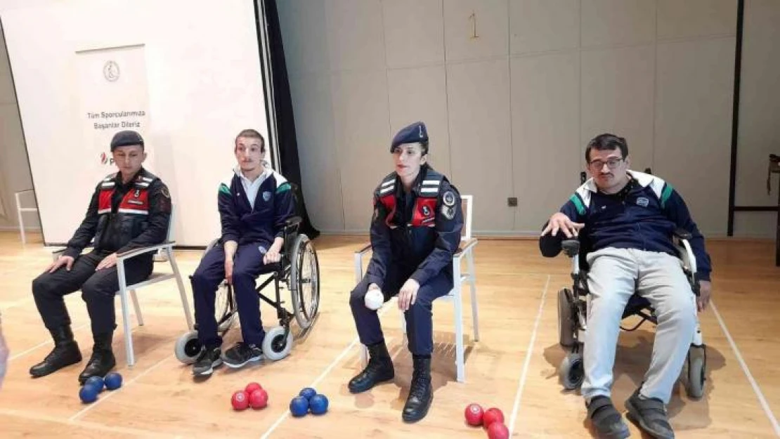 Jandarma ekipleri engelli sporcuların yüzünü güldürdü