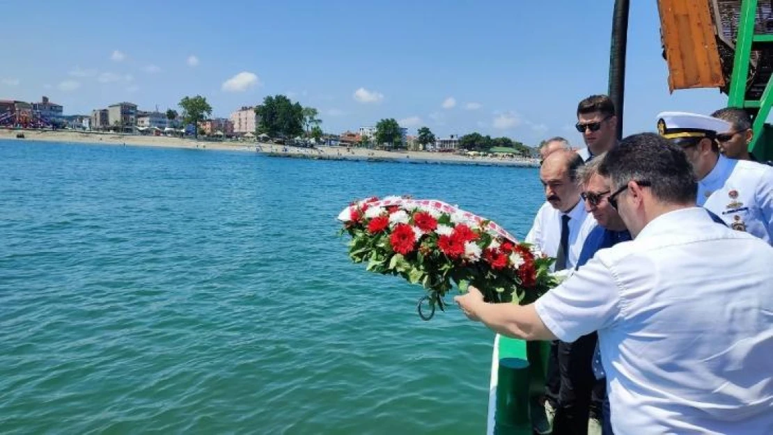 Kabotaj Bayramı kutlamasında korku dolu anlar, protokol teknesi restorana çarptı