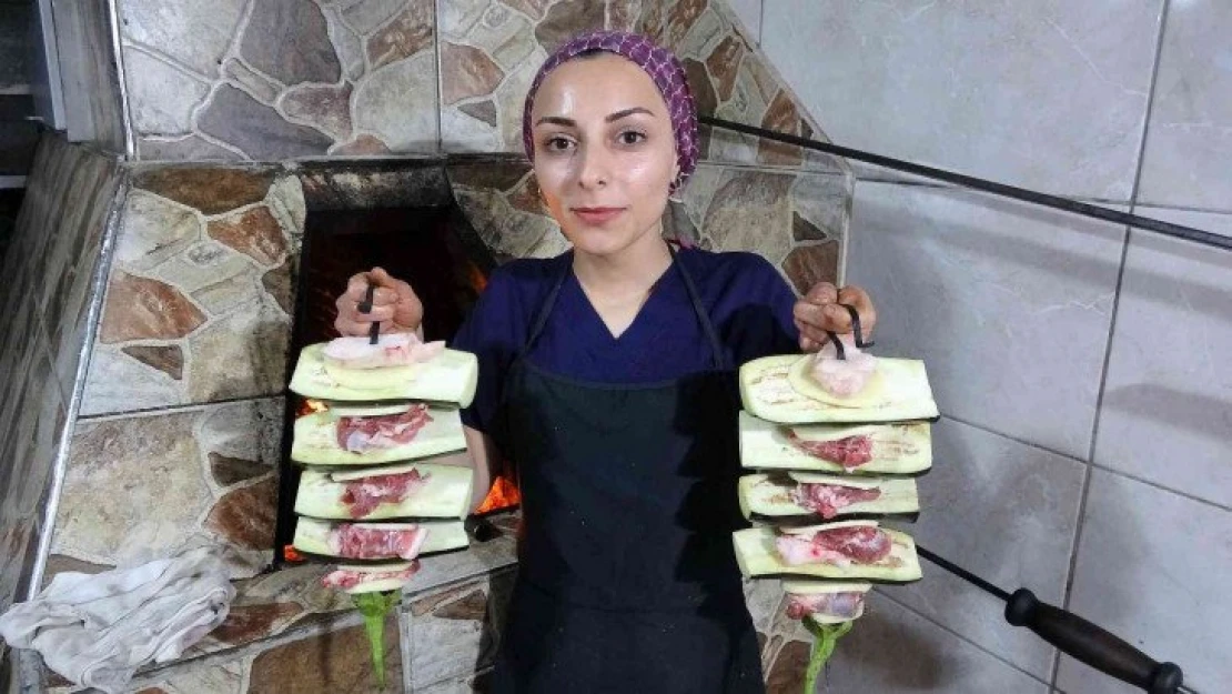 Kadın kebap ustası erkeklere taş çıkartıyor