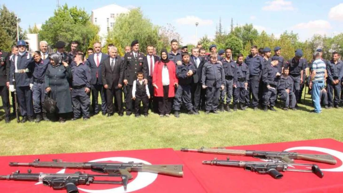 Karaman'da bir günlük askerlik yapan engelliler törenle yemin etti