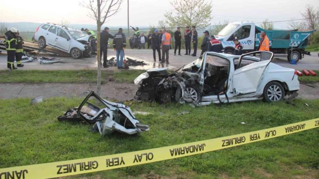 Karşı şeride geçen otomobil dehşet saçtı: 2 ölü, 1 ağır yaralı