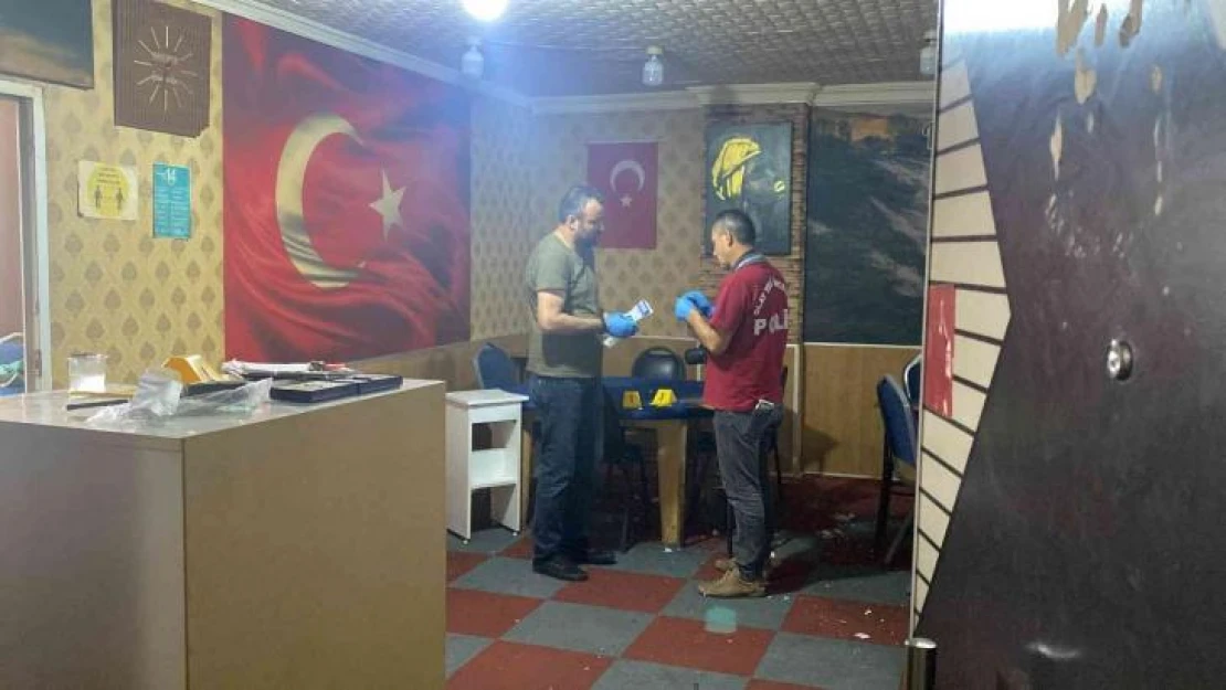 Kıraathanede çıkan silahlı kavgada 2 kardeş yaralandı