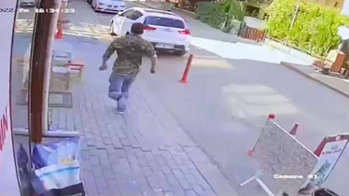 Komşu dükkanın önündeki trafik dubasını kaldırdığı için bıçaklanarak öldürüldü