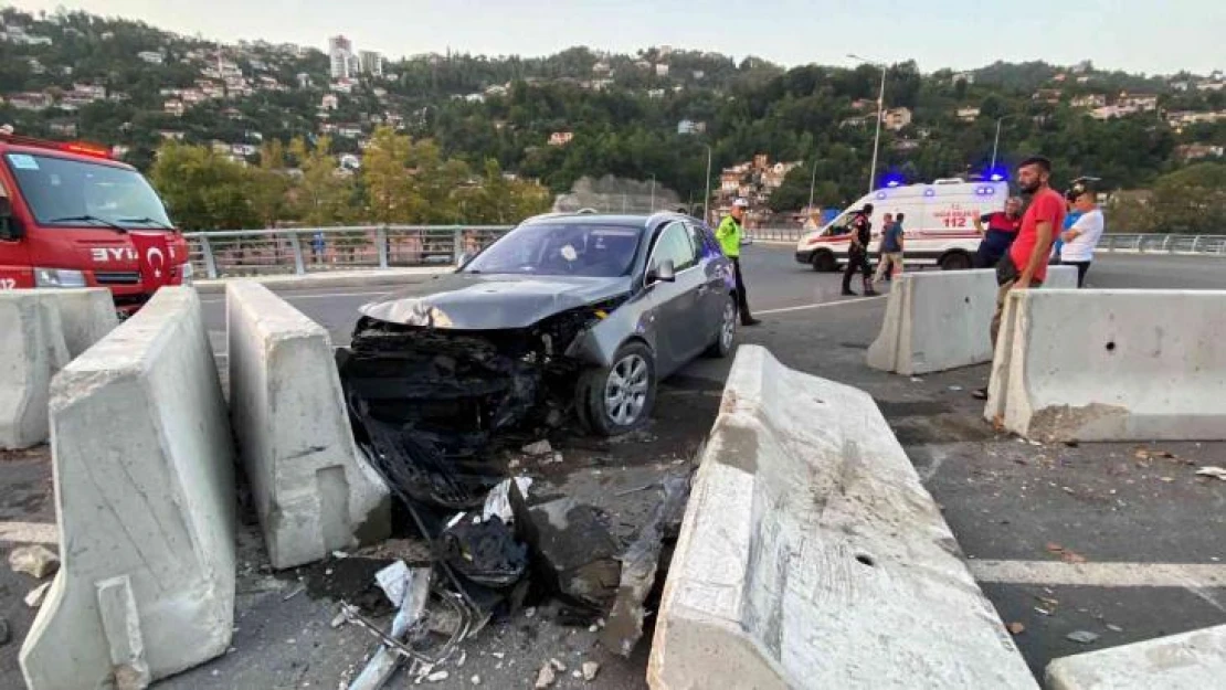 Kontrolden çıkan araç bariyerlere vurarak durabildi: 3 yaralı