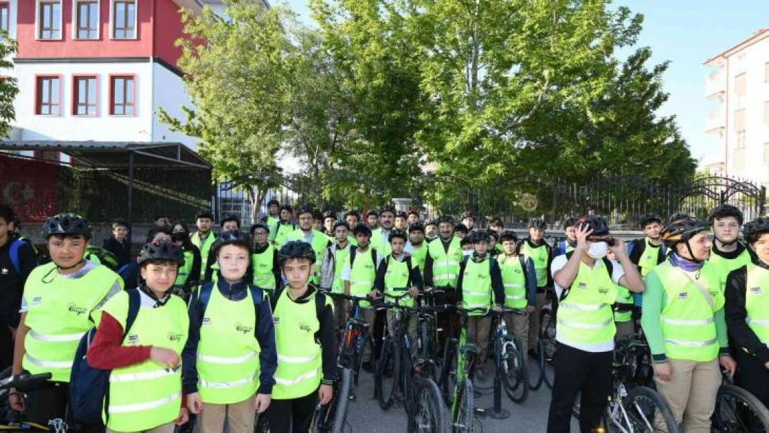 Konya'da öğrenciler okullarına güvenli bisiklet yolu ile gidiyor