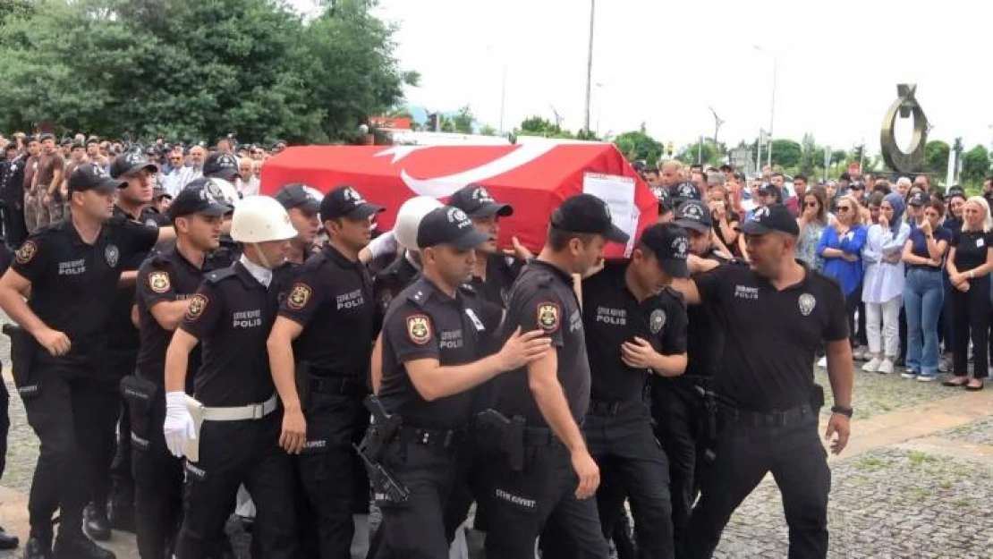 Lunapark'taki eğlence treni kazasında ölen komiser yardımcısı bayan polis için tören düzenlendi