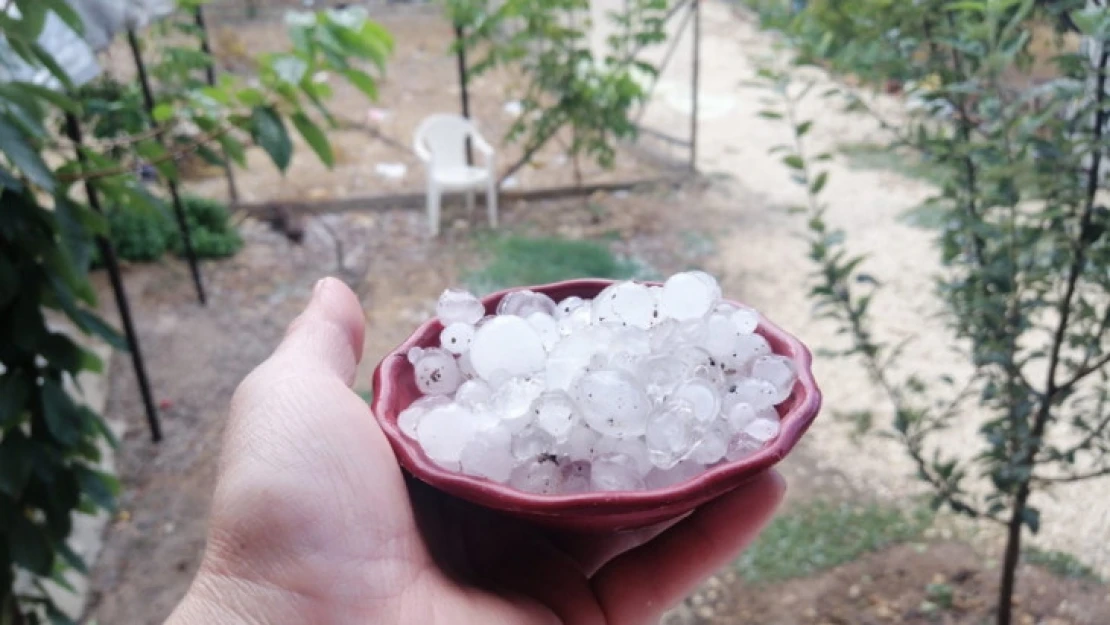 Mersin'in yüksek kesimlerinde dolu etkili oldu