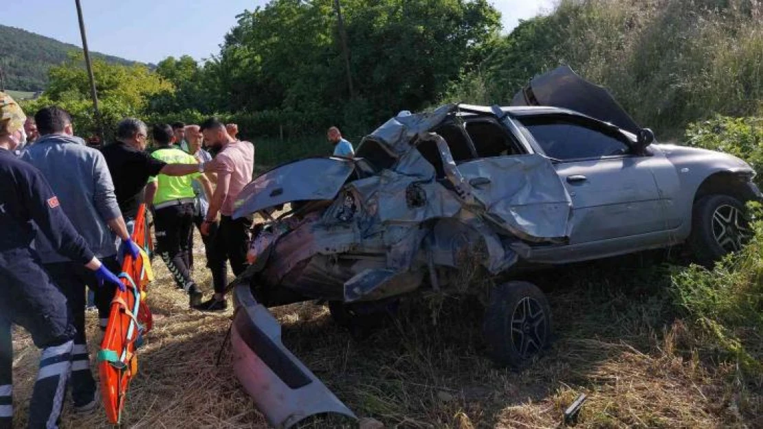 Mevlit dönüşü takla atan otomobil şarampole yuvarlandı: 1'i ağır 4 yaralı