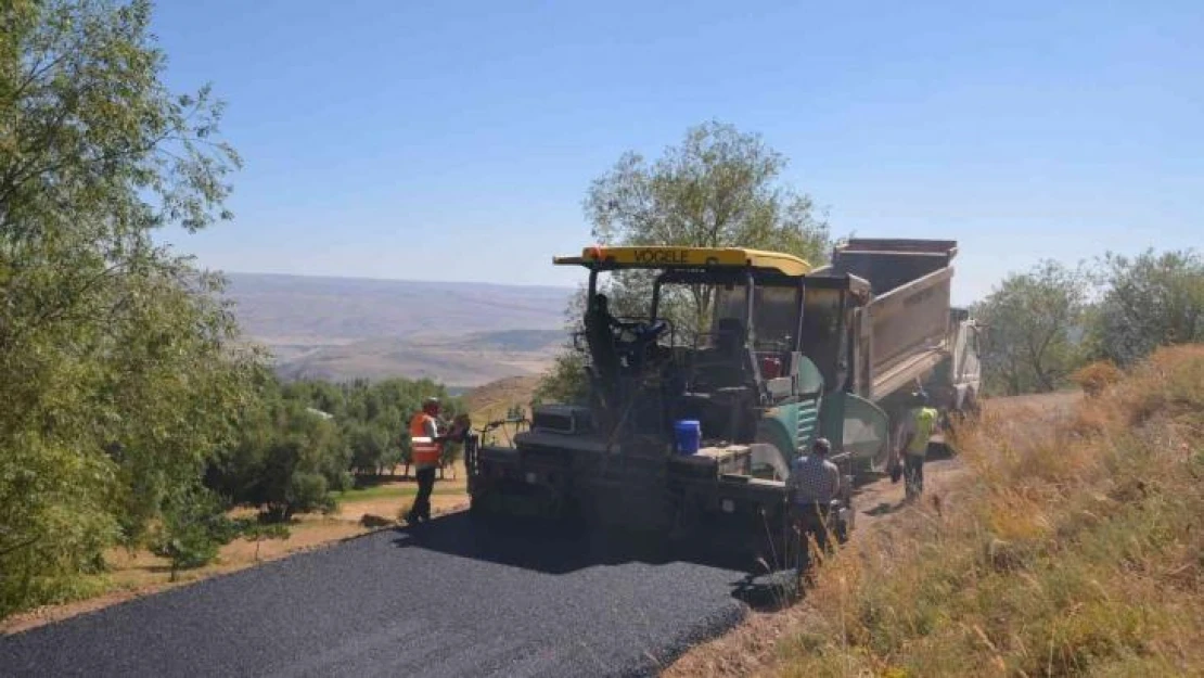 Muş'ta 210 köy yolu 64 milyon liralık yatırımla yenileniyor