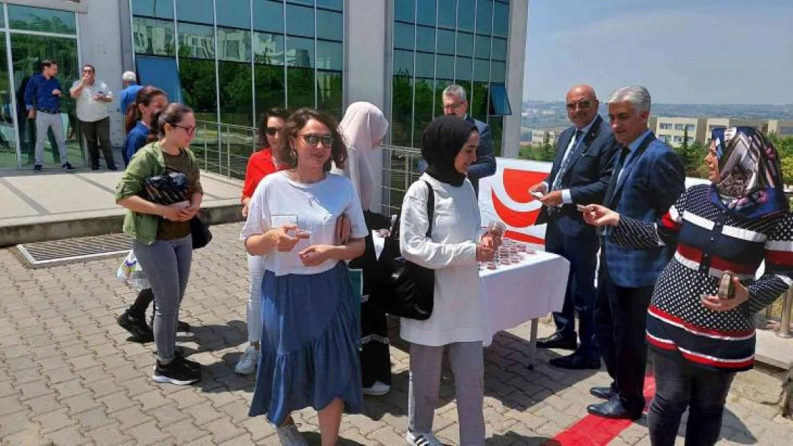 Öğrencilere 'Hayrabolu Tatlısı' dağıtıldı