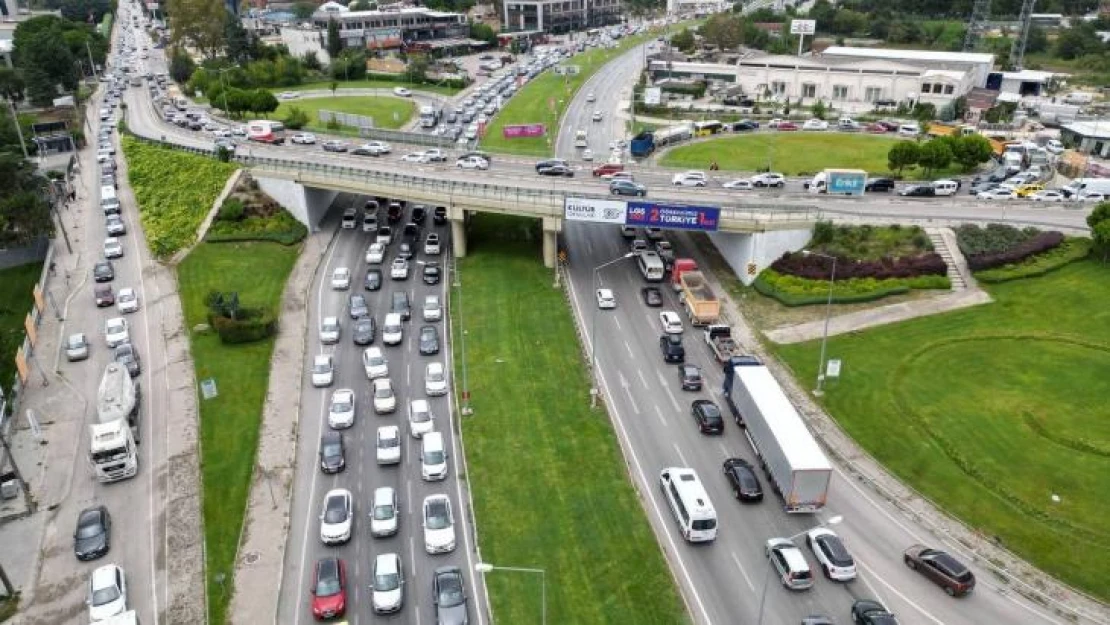 Okullar açıldı trafik kilitlendi.. O anlar havadan görüntülendi