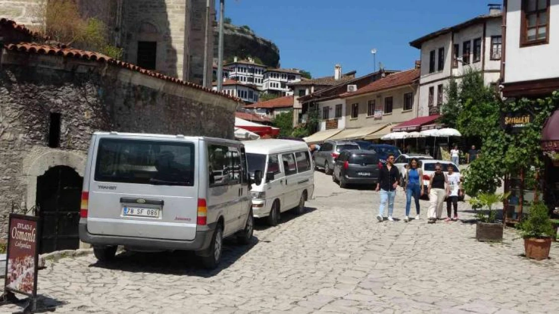 Osmanlı kenti Safranbolu'daki park sorunu turistleri ve esnafı zor durumda bırakıyor