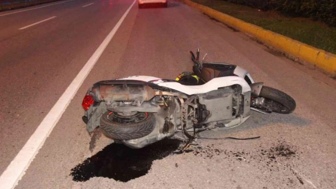 Otomobille çarpışan motosiklet savruldu: 1 yaralı