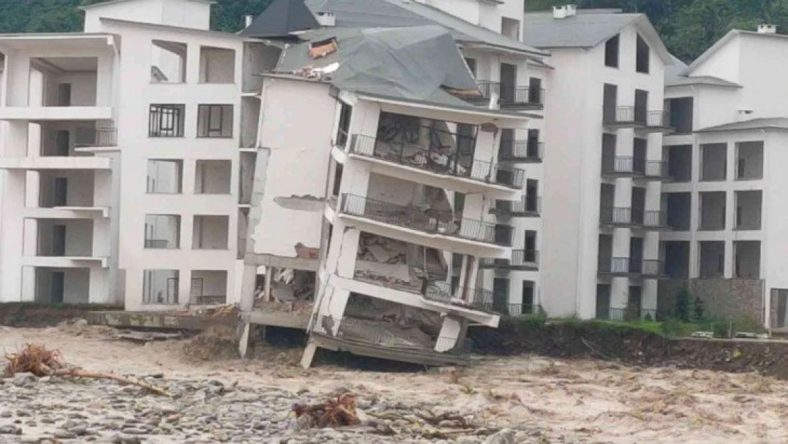 Sağanak, inşaat halindeki termal otelin bloğunu yıktı