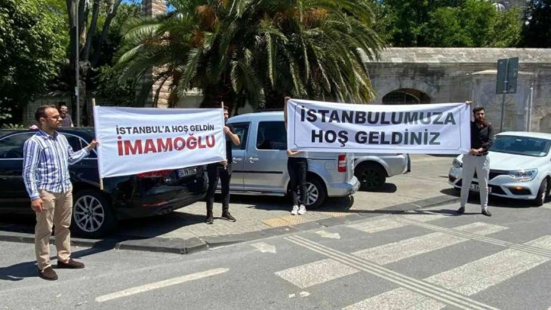 Sel felaketinde tatilde olan İmamoğlu'na pankartlı tepki