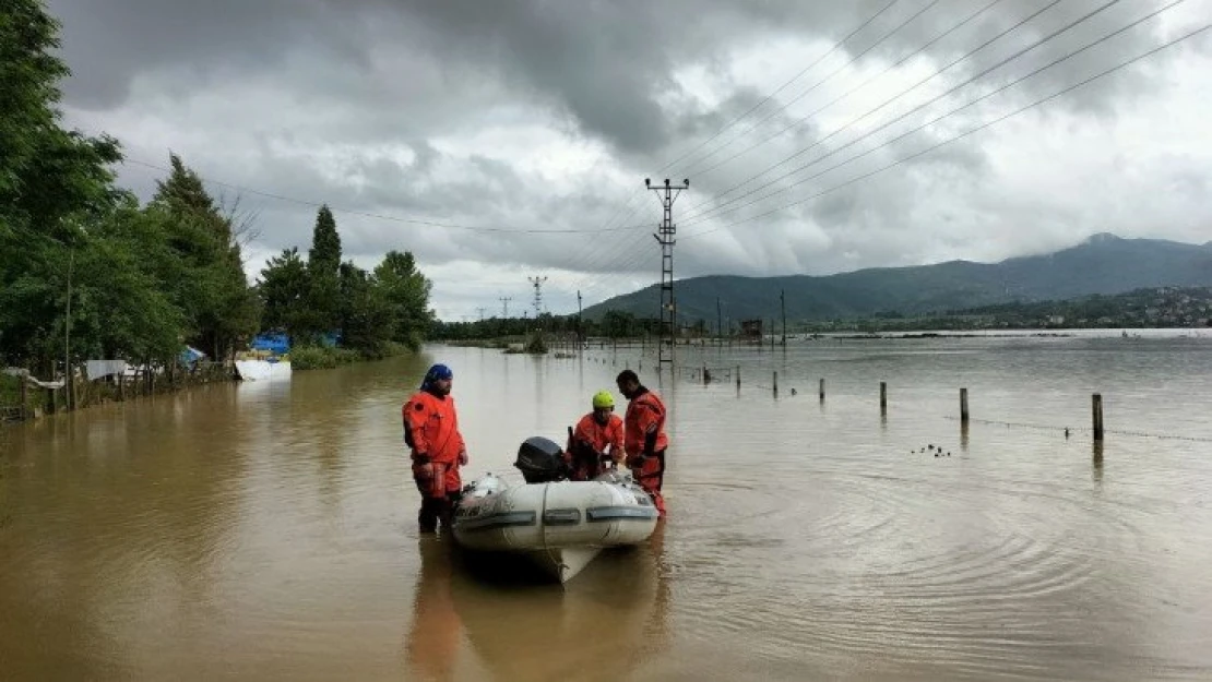 Sel sularında UMKE ve AFAD'dan nefes kesen kurtarma operasyonu