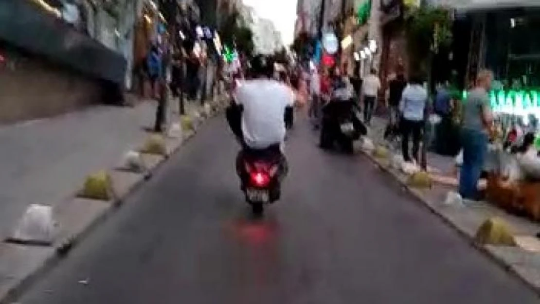 Şişli'de kazaya davetiye çıkaran motosikletli kamerada